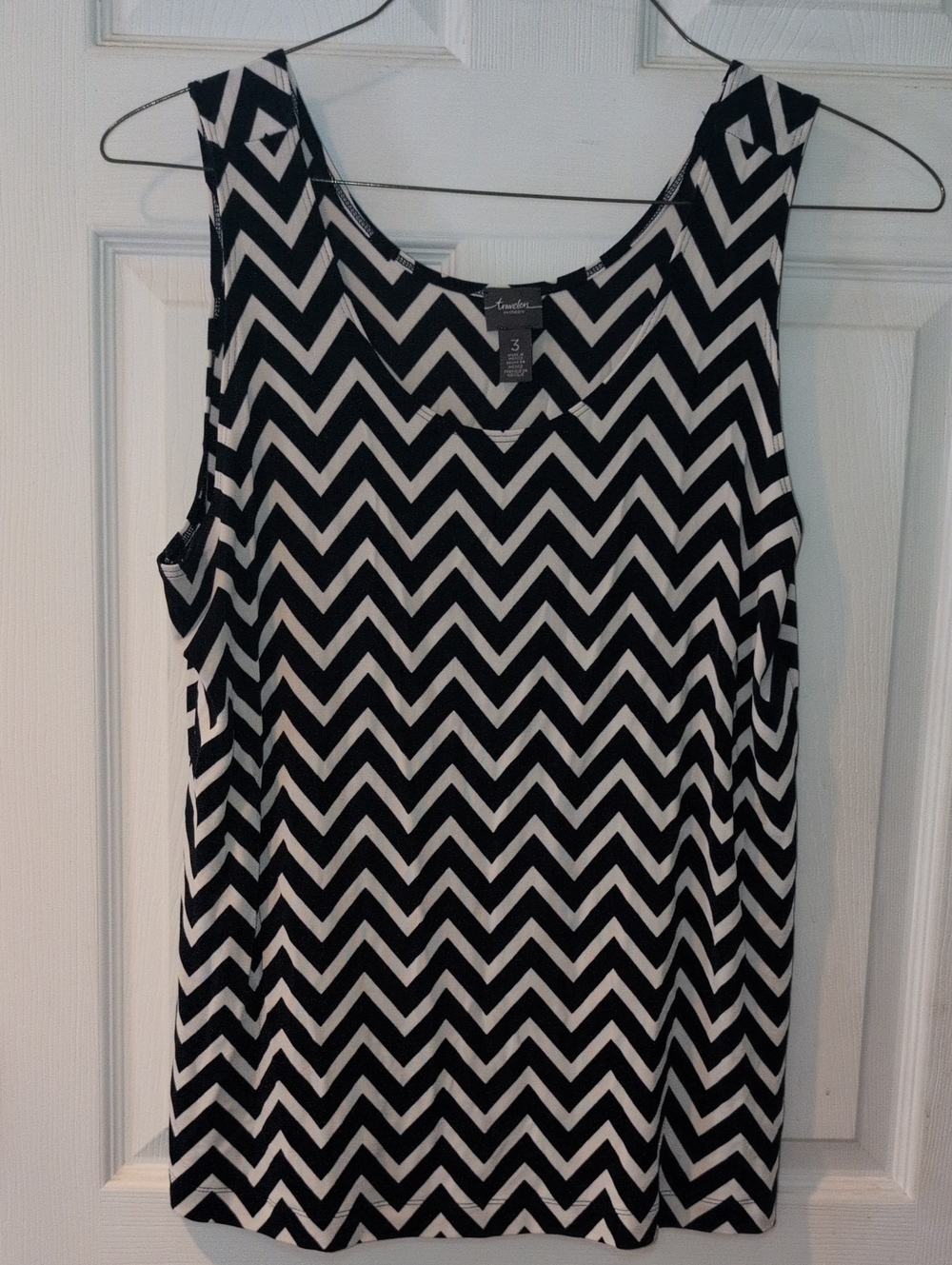 Chevron Sleeveless Tank Top - Black & White